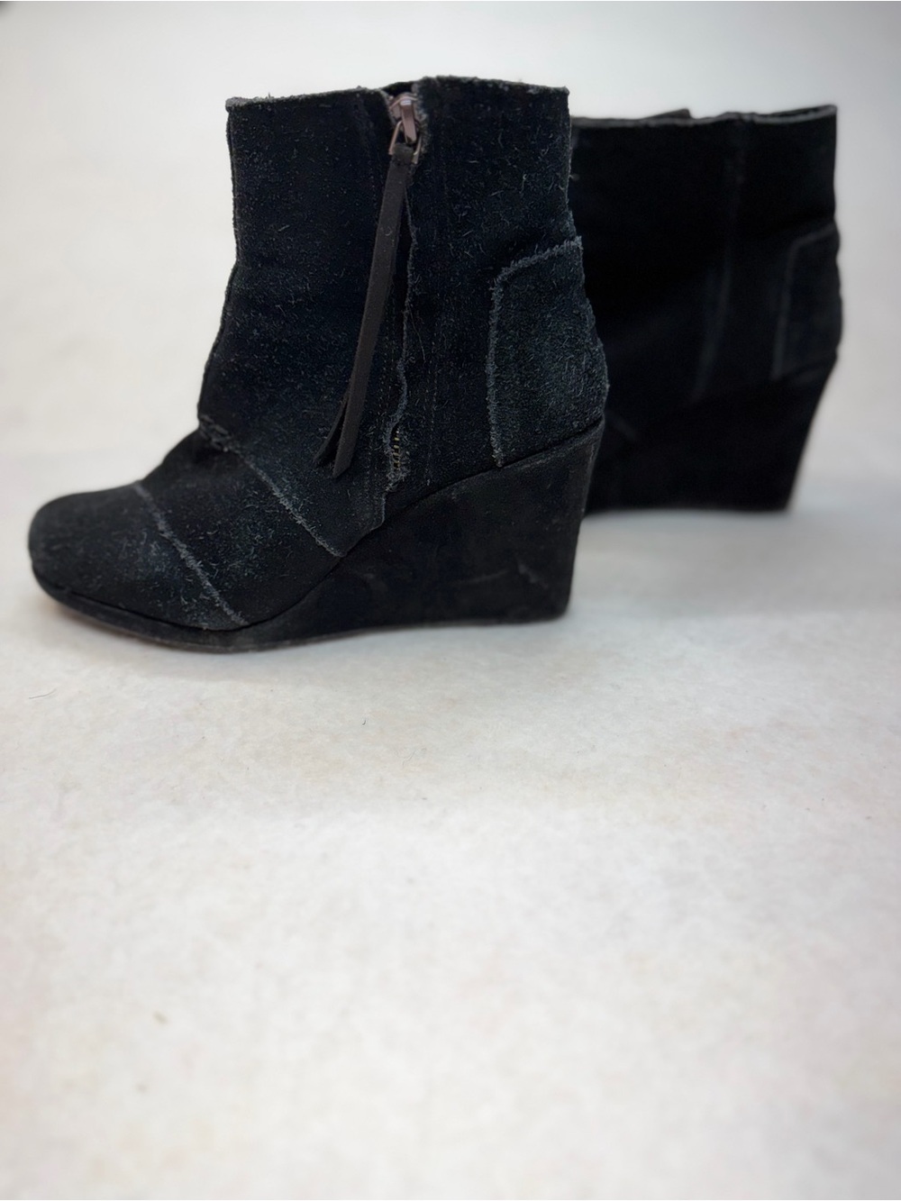 Toms Black Suede Desert Wedge Ankle Boots with Tassel- Size 8